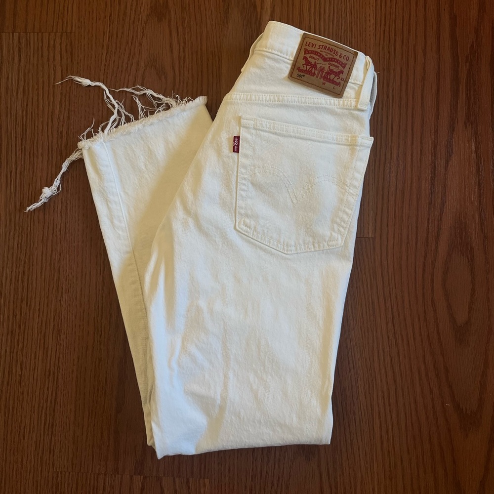 Levi’s - White Straight Leg Ankle Cut Jean